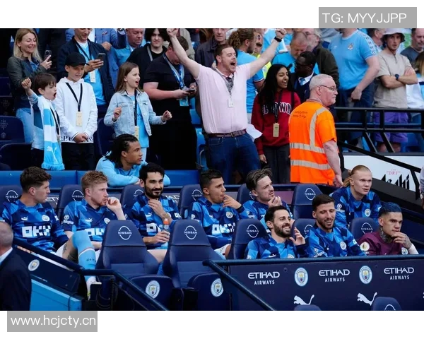 曼城失球引发瓜迪奥拉怒火攻心狂砸替补席座椅面红耳赤