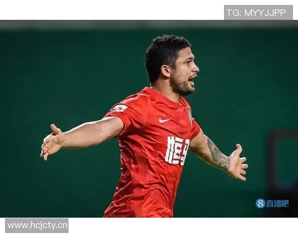 巴西街头偶遇前国脚艾克森身材依旧出众引发网友热议